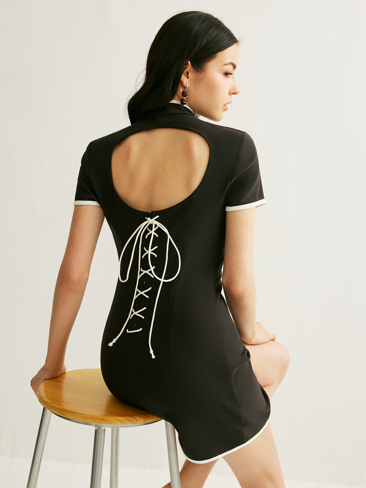 Renk Bloklu Kesik Detaylı Büzgülü Elbise