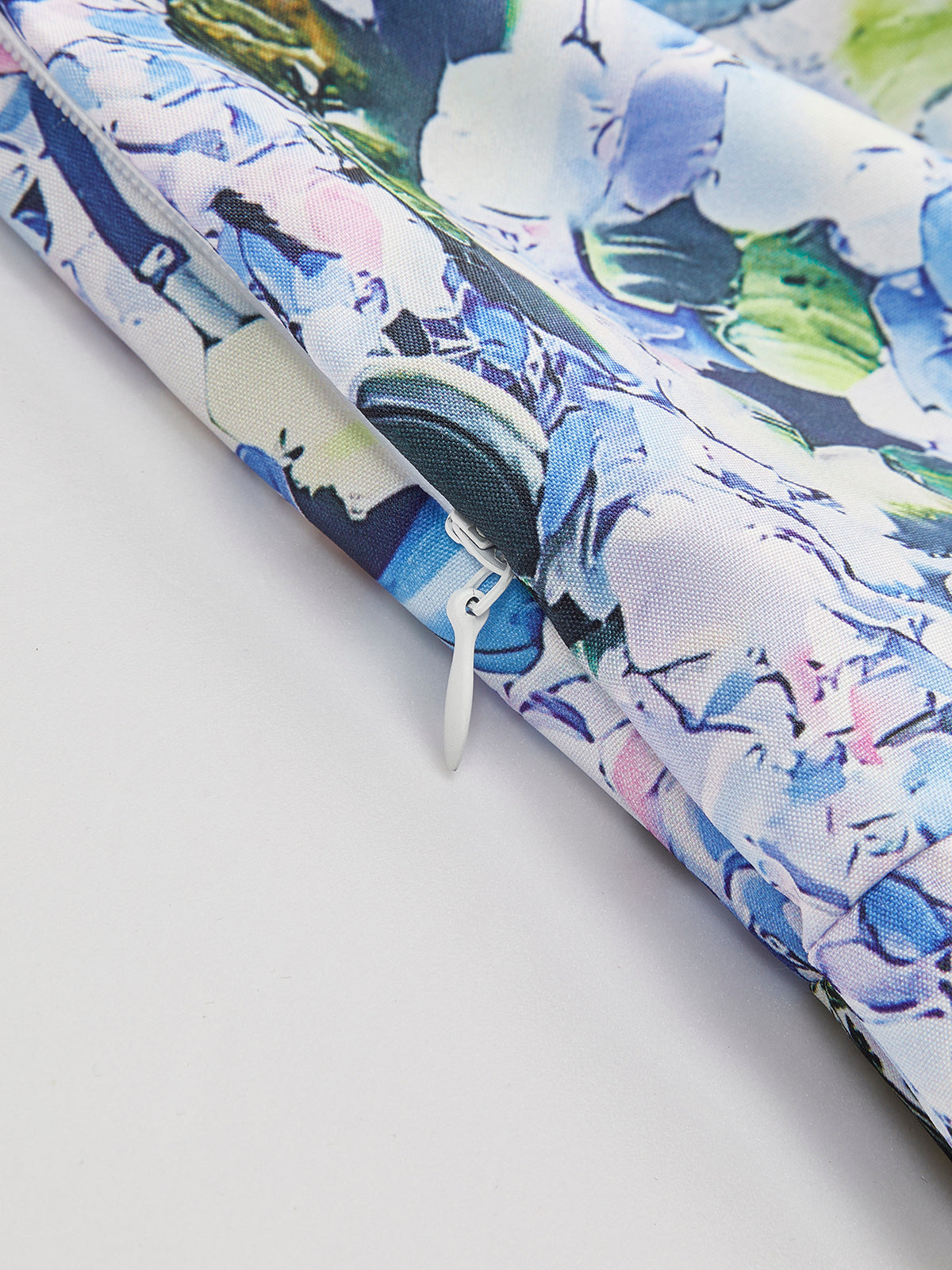 Çiçek Desenli Bağcıklı Askılı Elbise