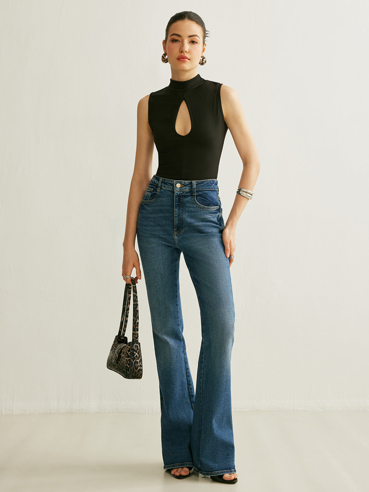 Anahtar Delikli Yarım Balıkçı Yaka Bluz