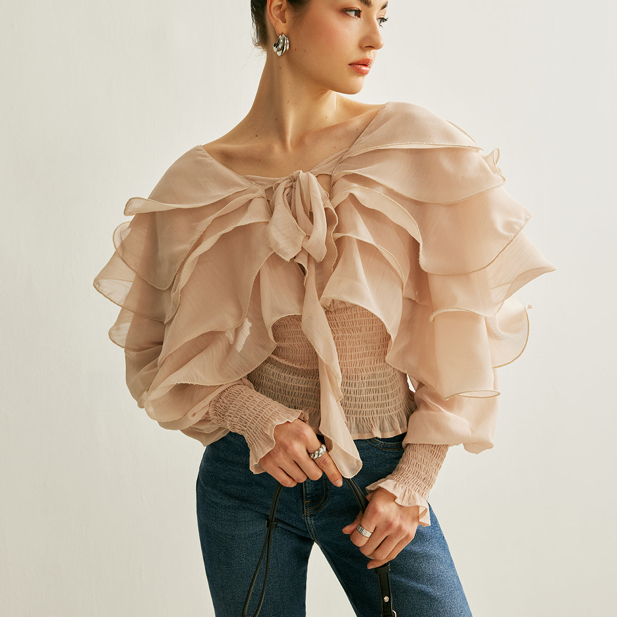 Yarı Transparan Şifon Fırfırlı Sırt Dekolteli Bluz