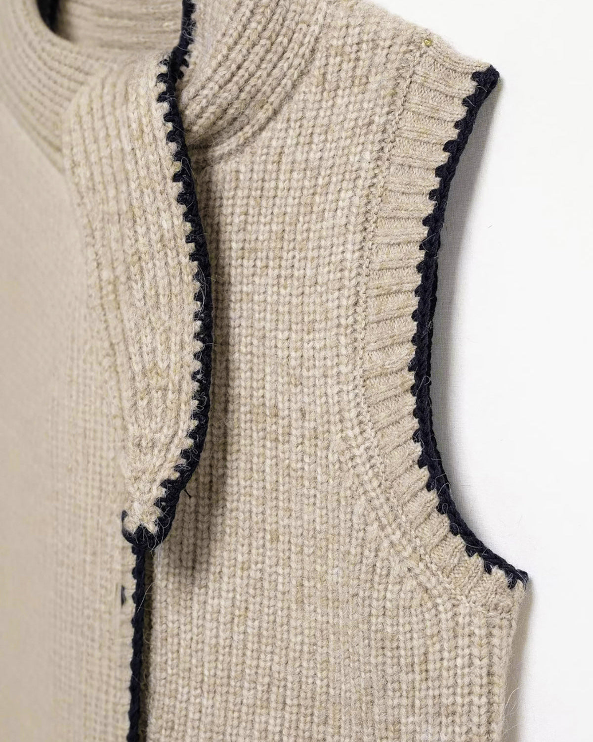 Bağcıklı Yaka Kontrast Biyeli Düğmeli Triko Yelek