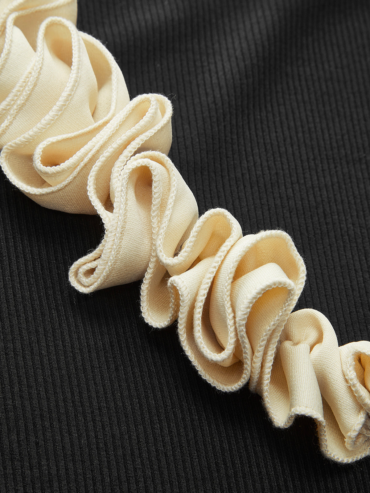 Pamuklu Slim Fit Çiçek Biyeli Tişört