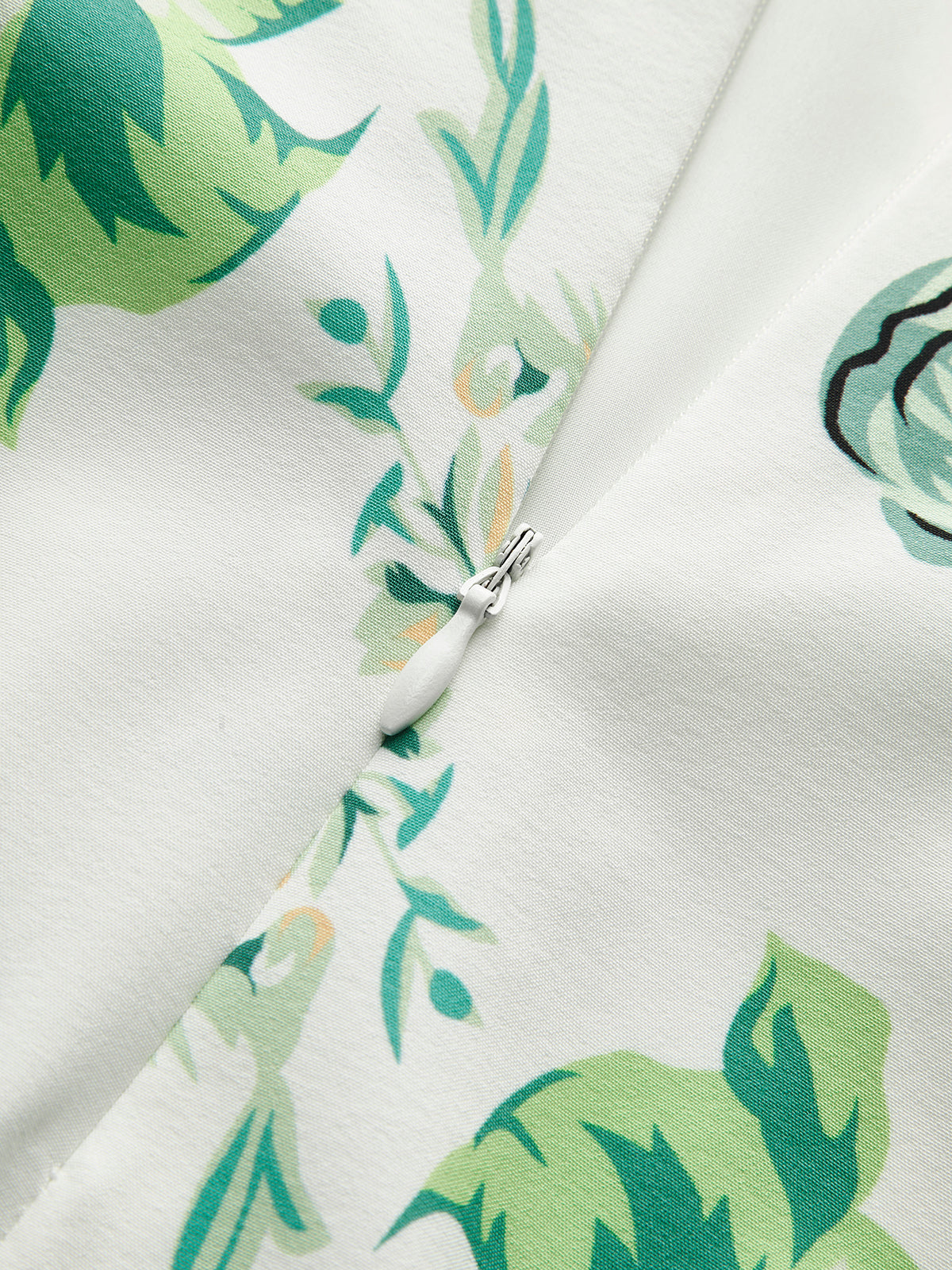 Kare Yaka Sırt Dekolteli Fiyonklu Çiçek Desenli Elbise