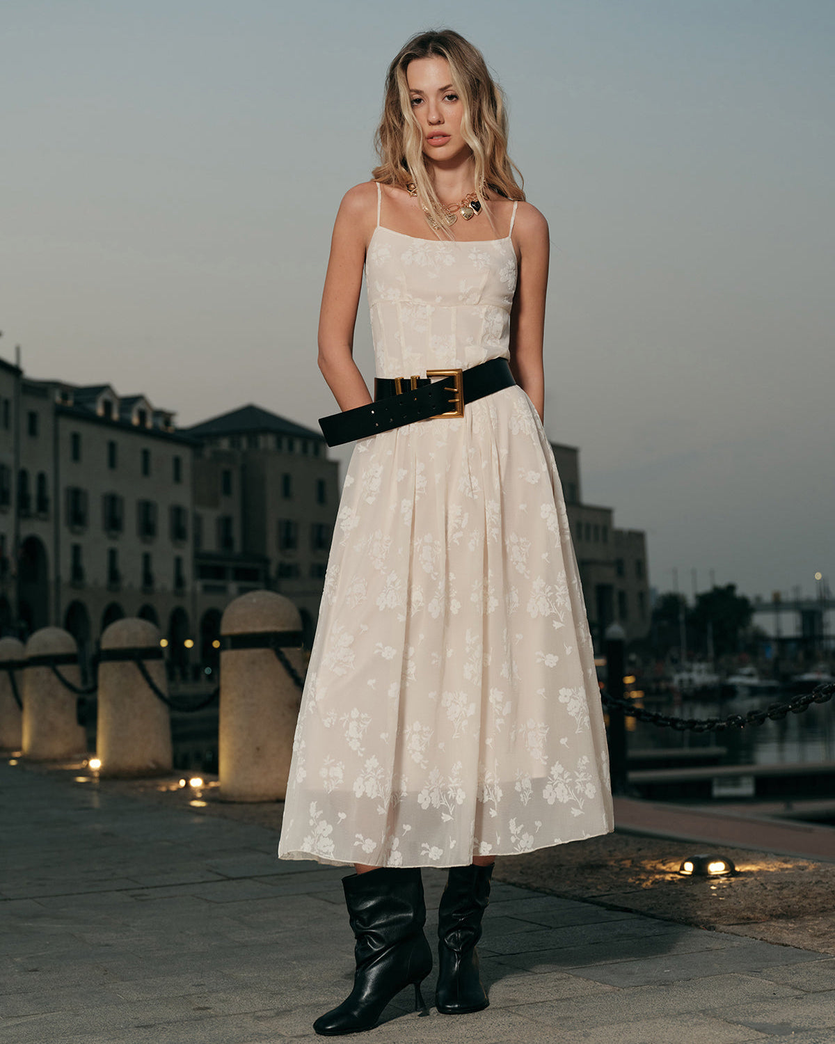 Çiçek Desenli Jakarlı Uzun Elbise