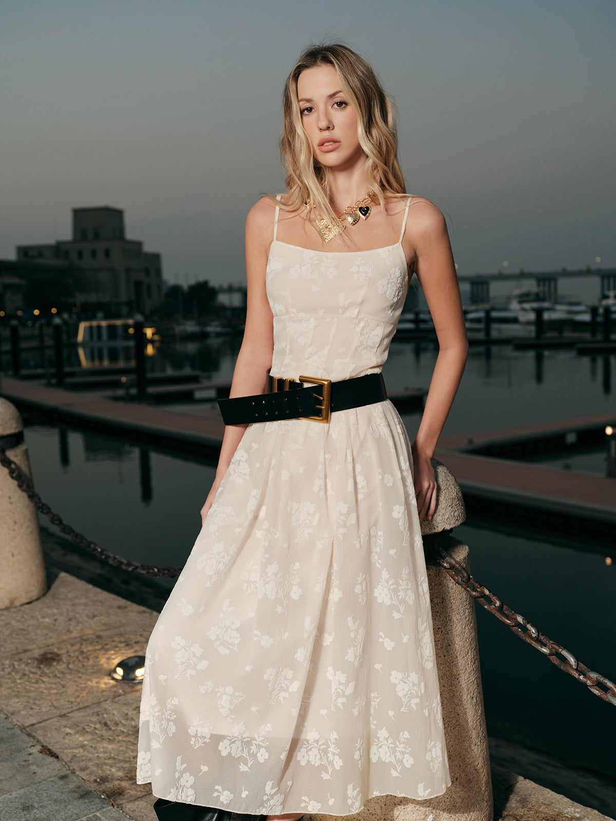 Çiçek Desenli Jakarlı Uzun Elbise