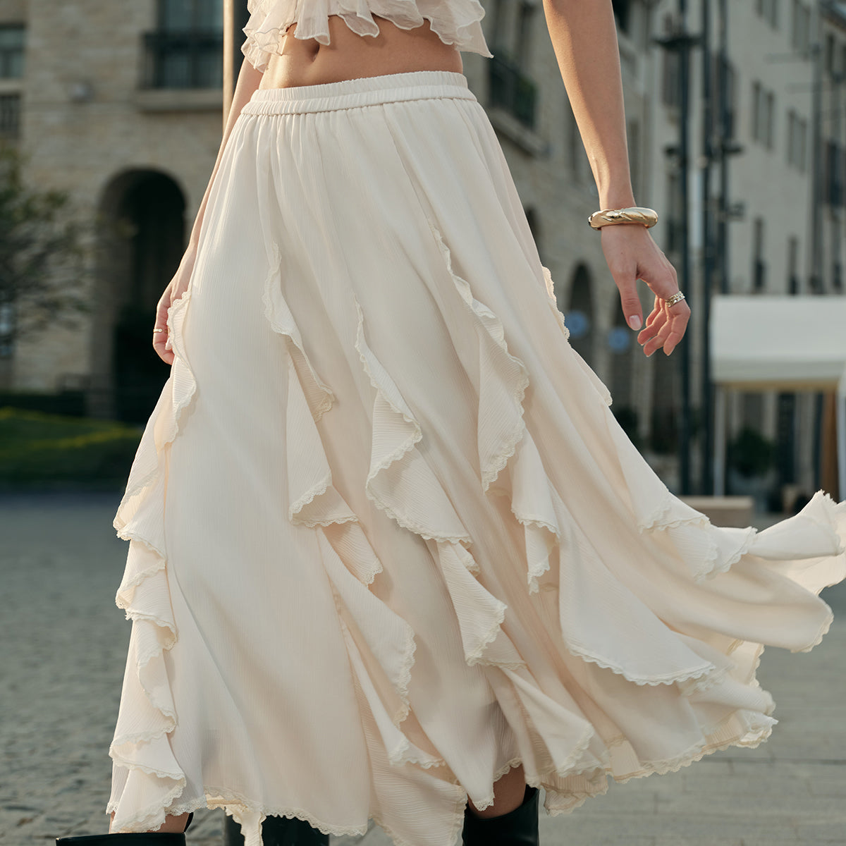 Hafif ve Fırfırlı Etek