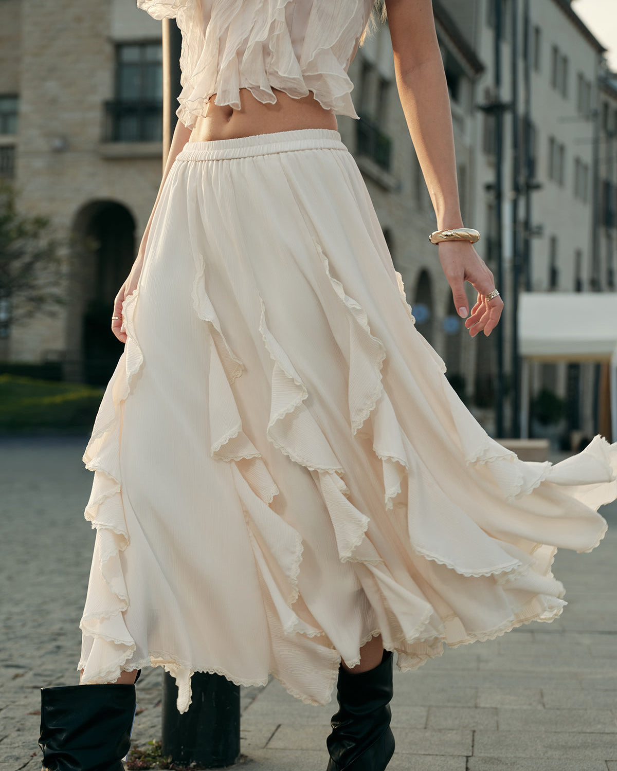 Hafif ve Fırfırlı Etek