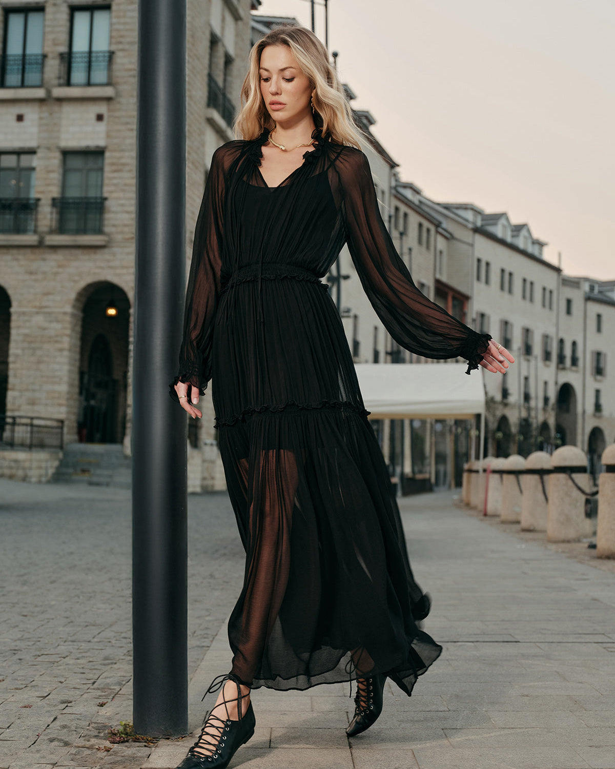 Fırfırlı Yarı Şeffaf Şifon Elbise