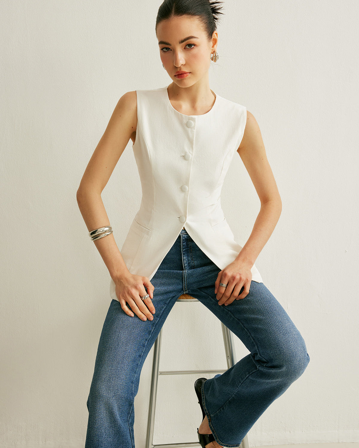 Düğme Detaylı Kolsuz Bluz