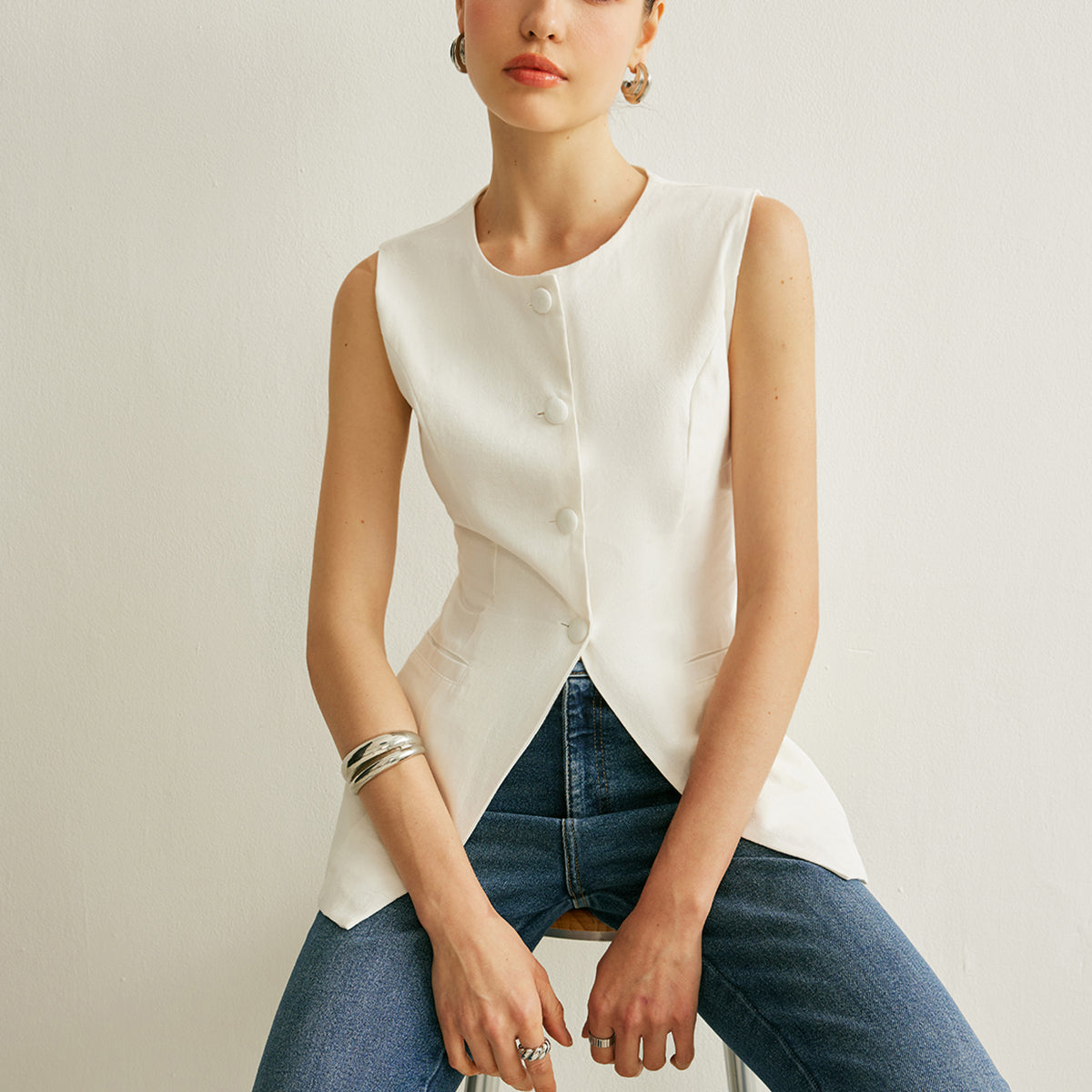 Düğme Detaylı Kolsuz Bluz