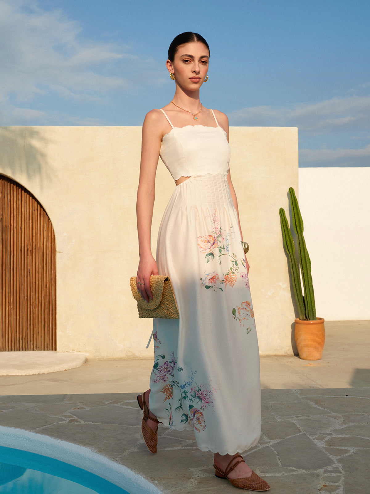 Çiçek Desenli Dantel Detaylı Sırtı Bağlamalı Kolsuz Elbise