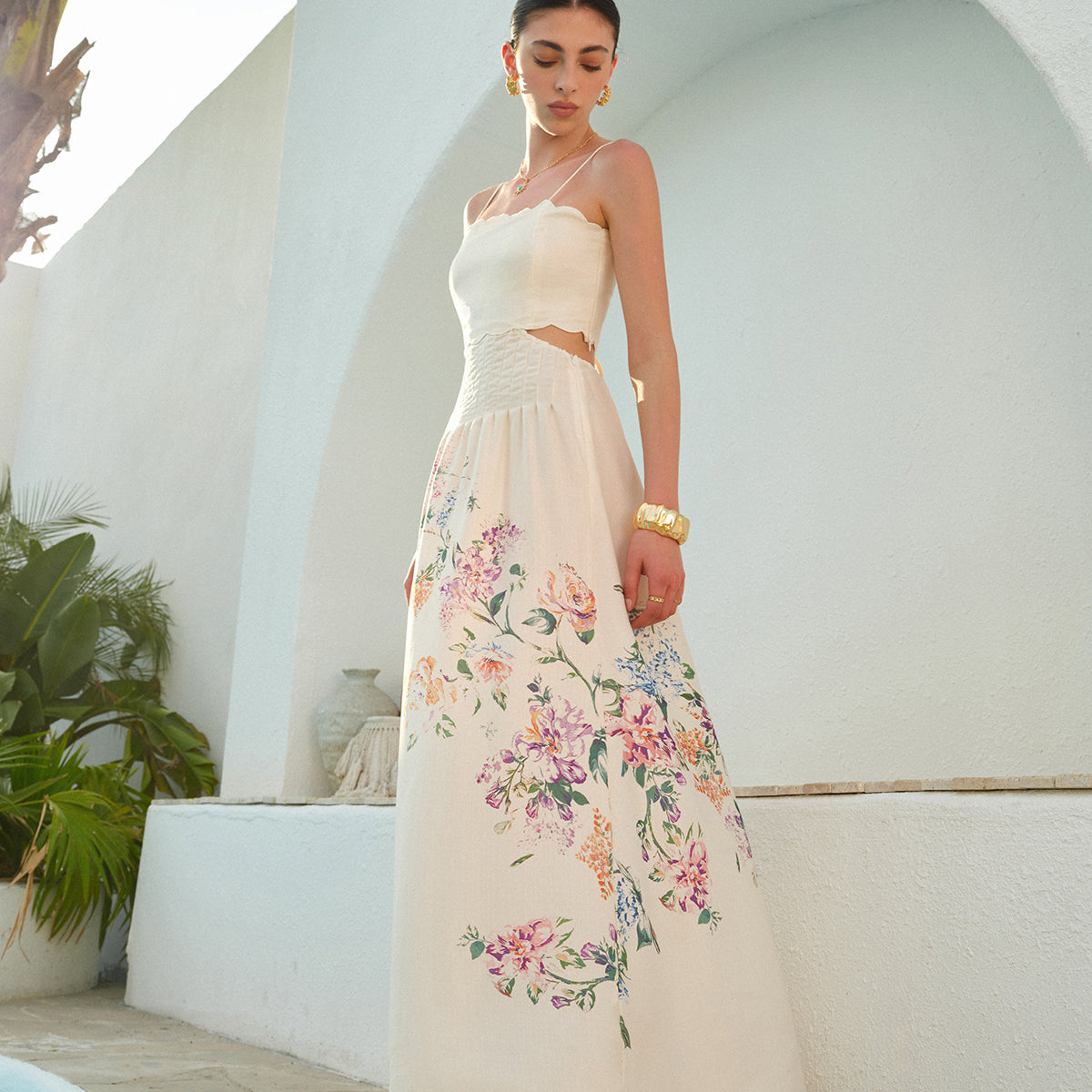 Çiçek Desenli Dantel Detaylı Sırtı Bağlamalı Kolsuz Elbise