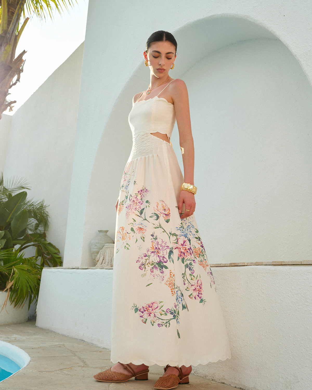 Çiçek Desenli Dantel Detaylı Sırtı Bağlamalı Kolsuz Elbise