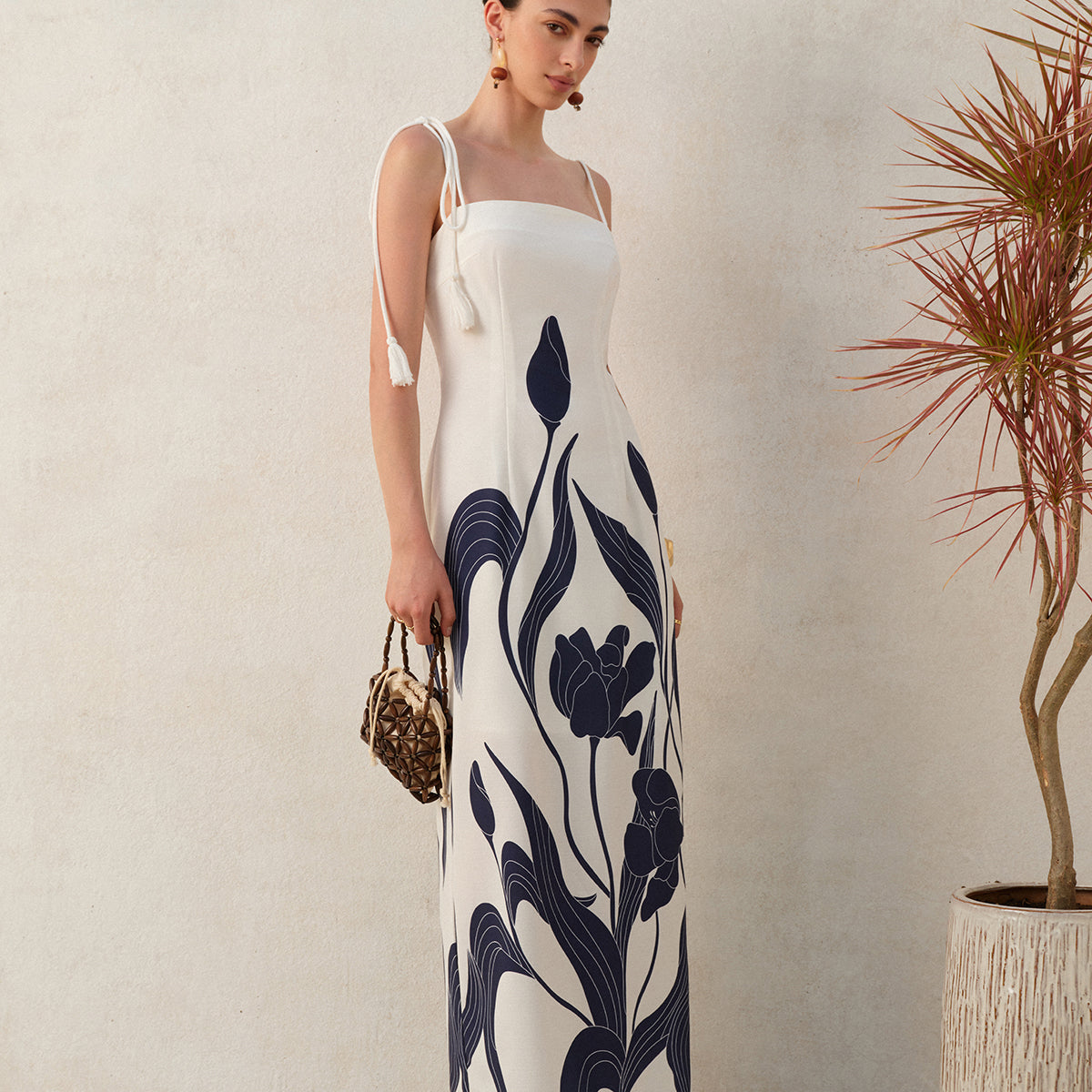 Çiçek Desenli Bağcıklı Askılı Elbise