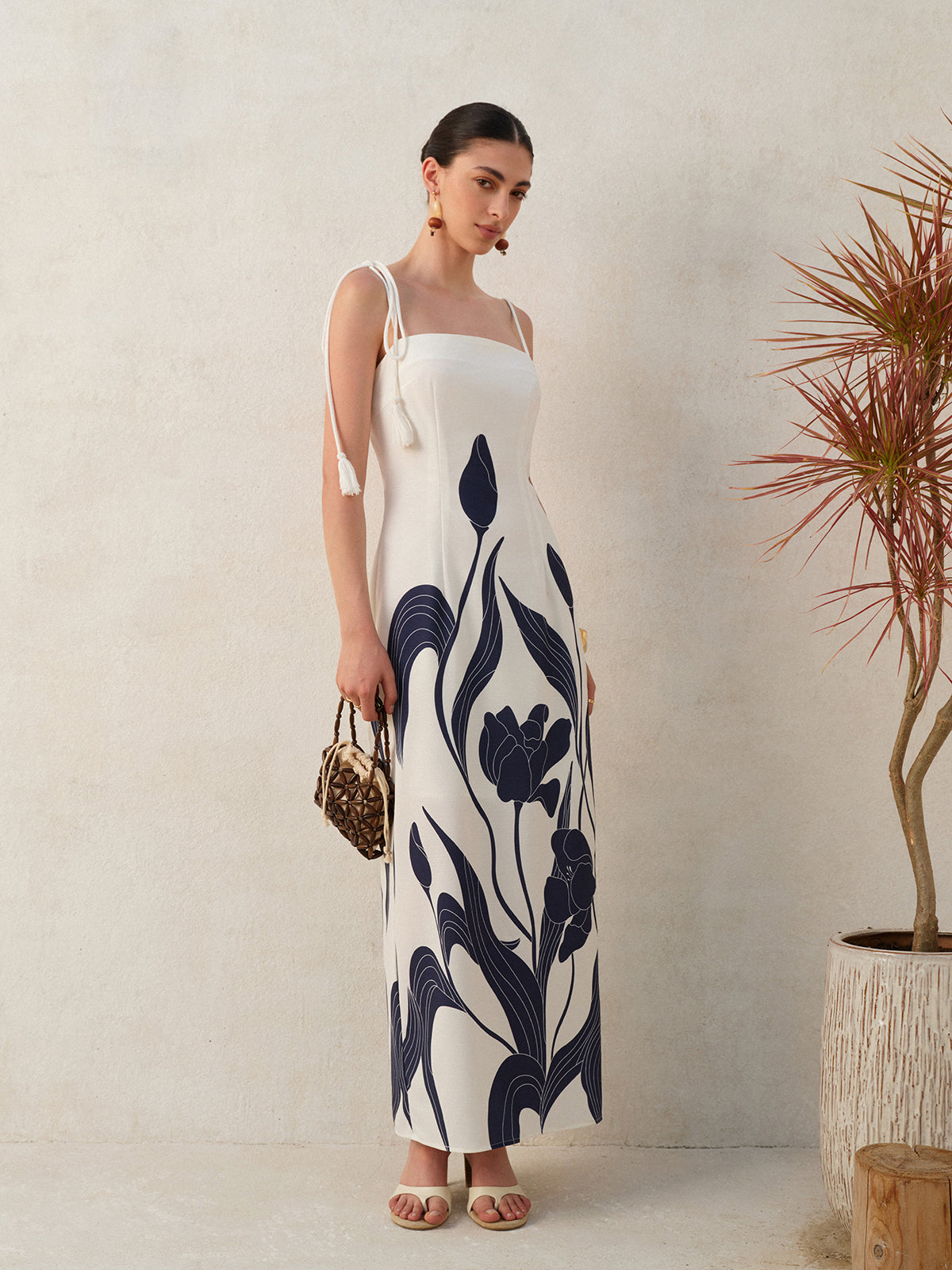 Çiçek Desenli Bağcıklı Askılı Elbise