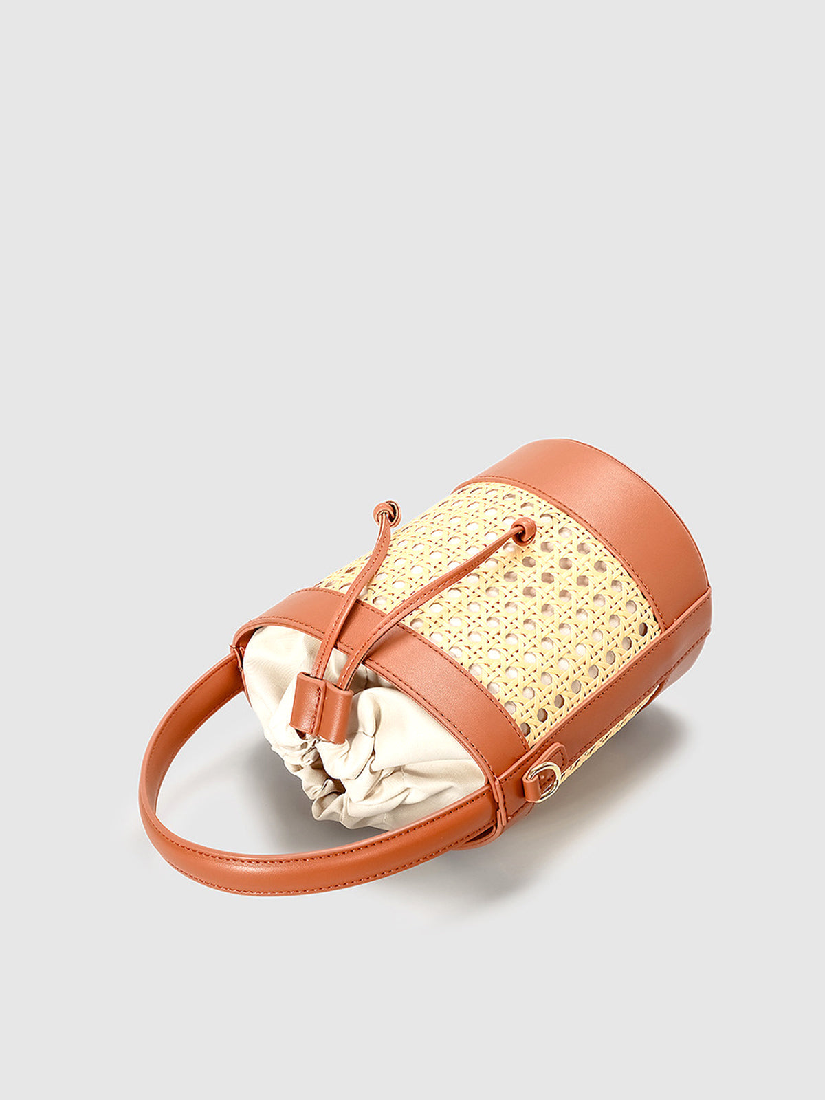 Hasır Detaylı Büzgülü Kova Çanta