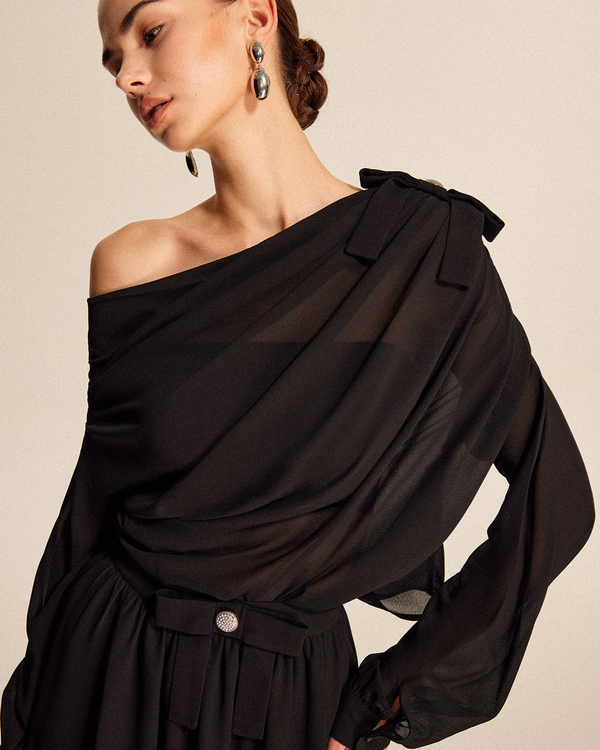 Yarı Şeffaf Şifon Tek Omuz Fiyonk Detaylı Etek Takım