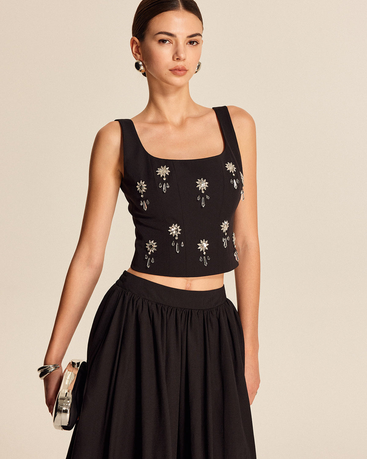 Çiçek Desenli Kristal Detaylı Arka Fermuarlı Bluz