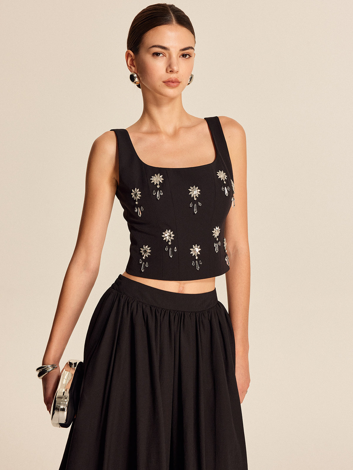 Çiçek Desenli Kristal Detaylı Arka Fermuarlı Bluz