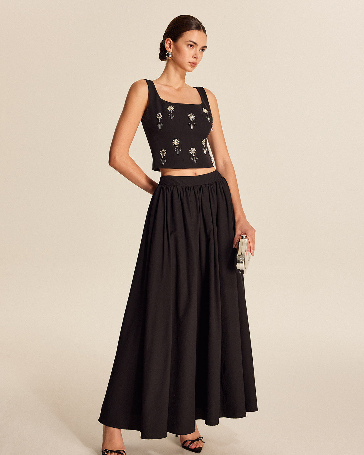 Çiçek Desenli Kristal Detaylı Arka Fermuarlı Bluz