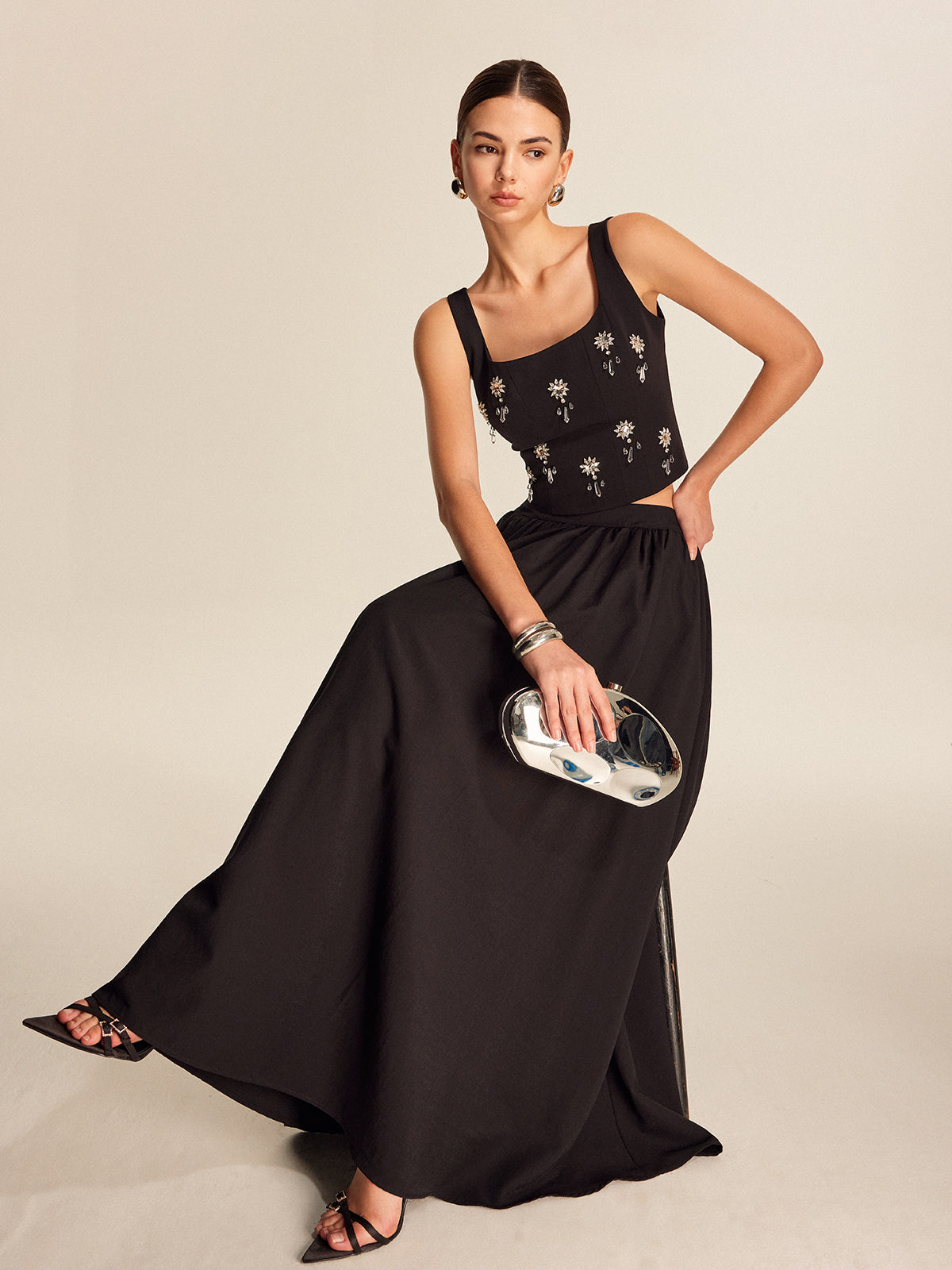 Çiçek Desenli Kristal Detaylı Arka Fermuarlı Bluz