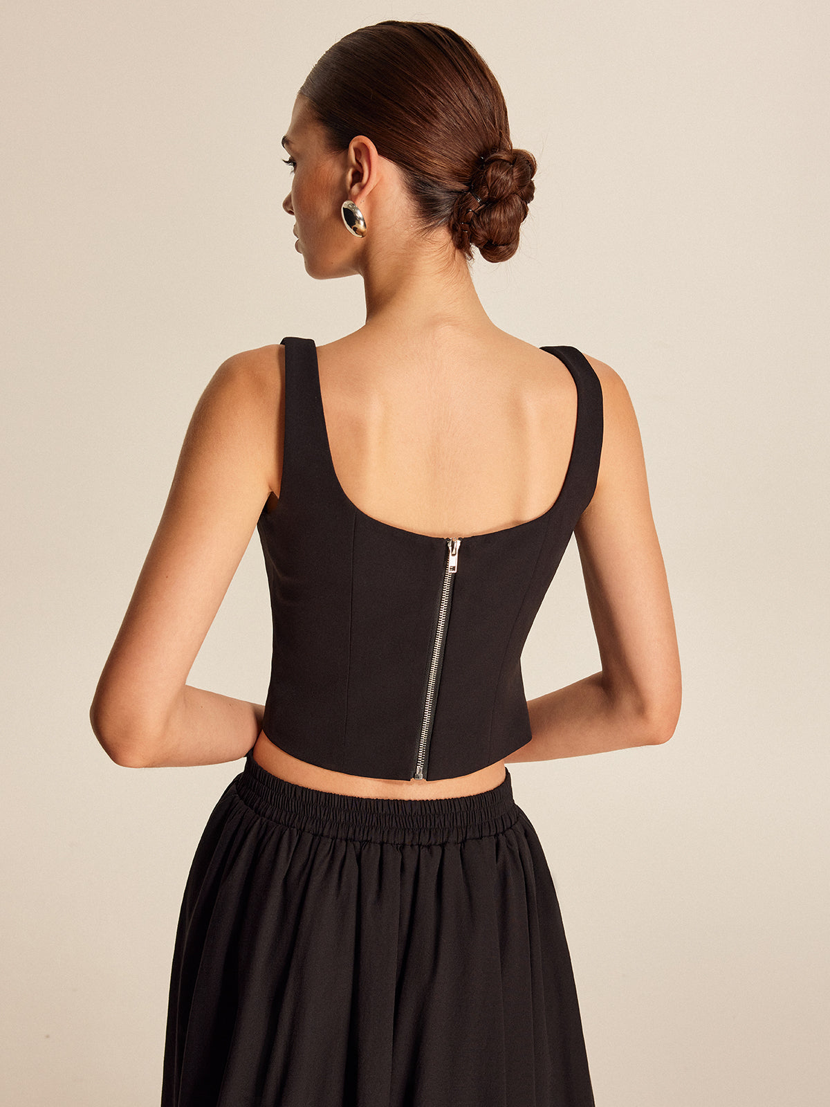 Çiçek Desenli Kristal Detaylı Arka Fermuarlı Bluz