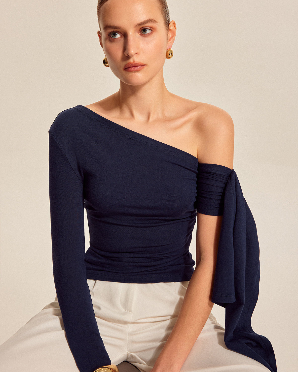 Asimetrik Drapeli Kollu Üst