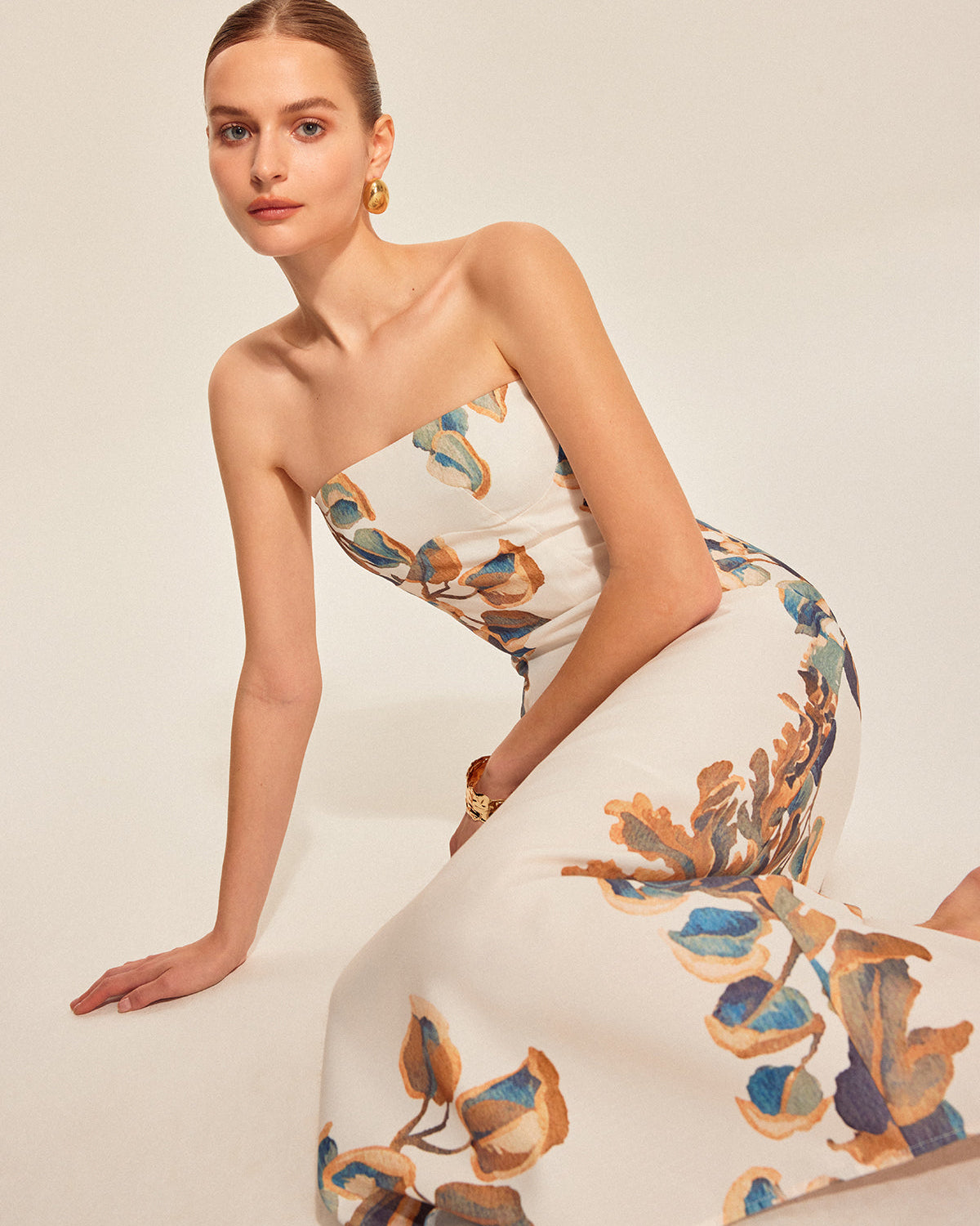 Çiçek Desenli Askısız Elbise