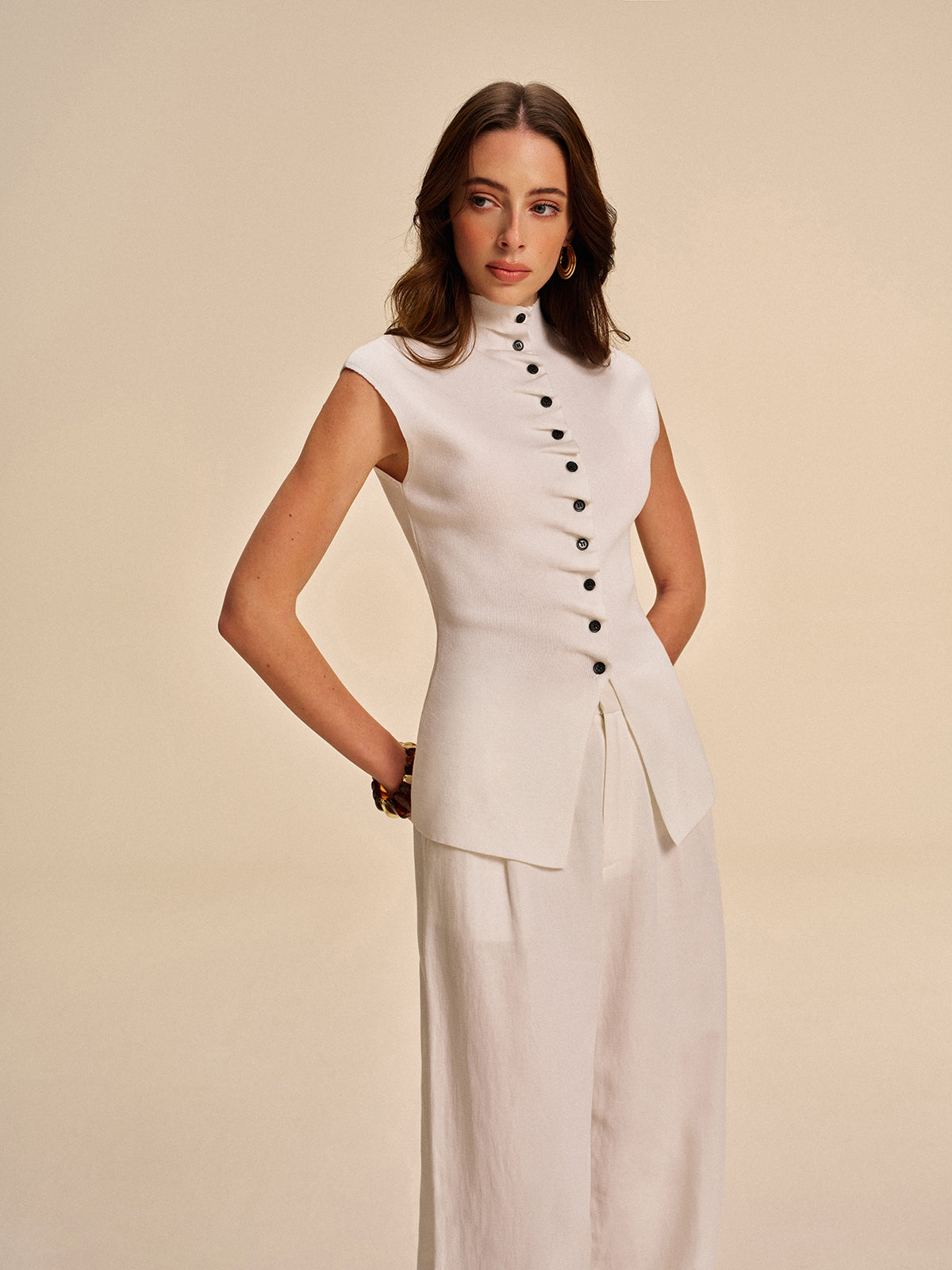 Önden Düğmeli Kolsuz Triko Hırka