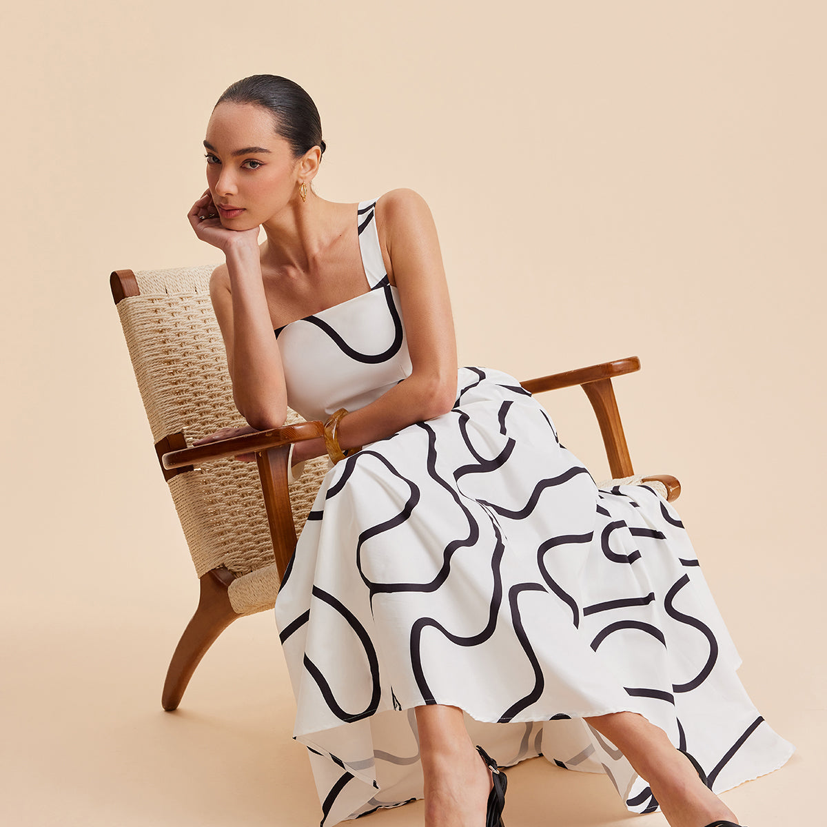 Soyut Desenli Kare Askılı Maxi Elbise