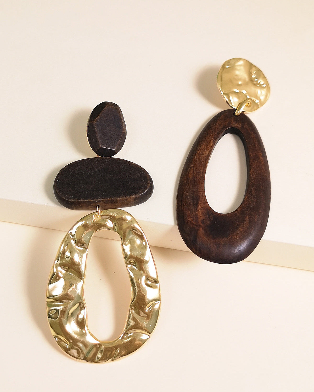 Asimetrik Ahşap ve Metal Sallantılı Küpeler