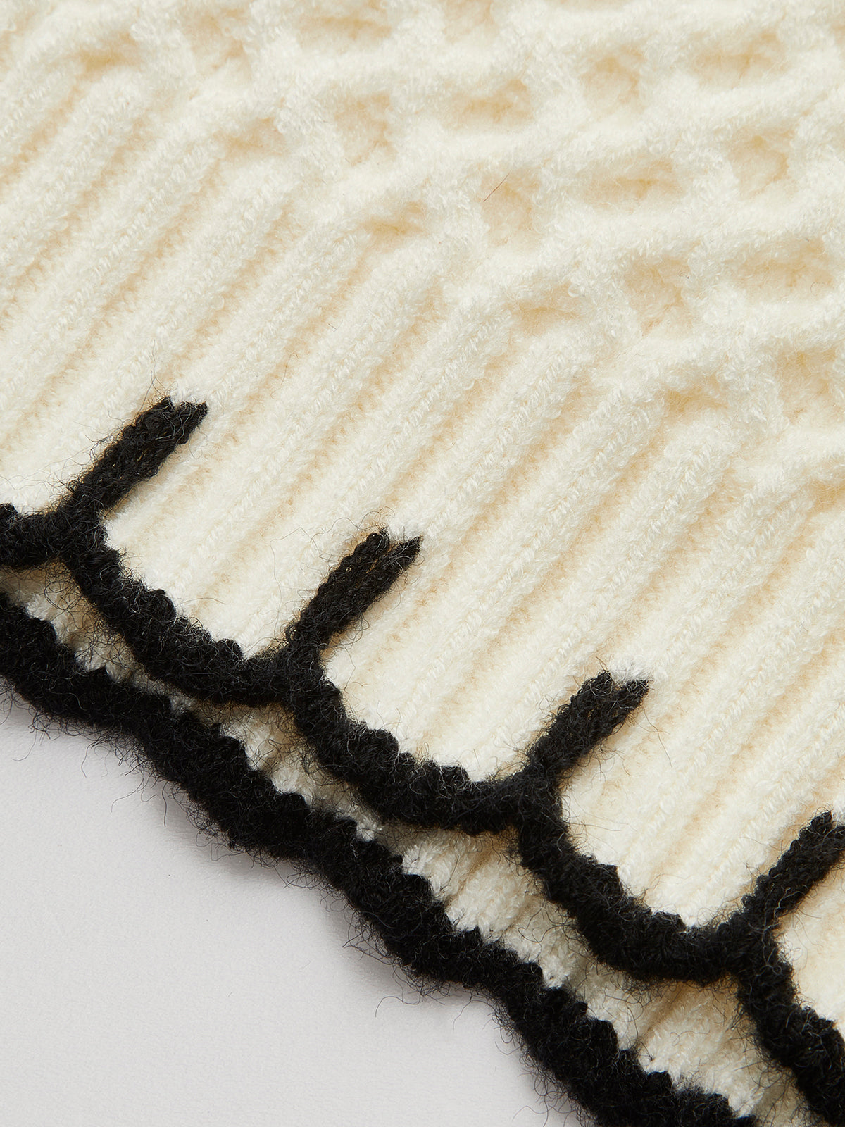 Kontrast Biye Detaylı Kolsuz Fitilli Triko Yelek