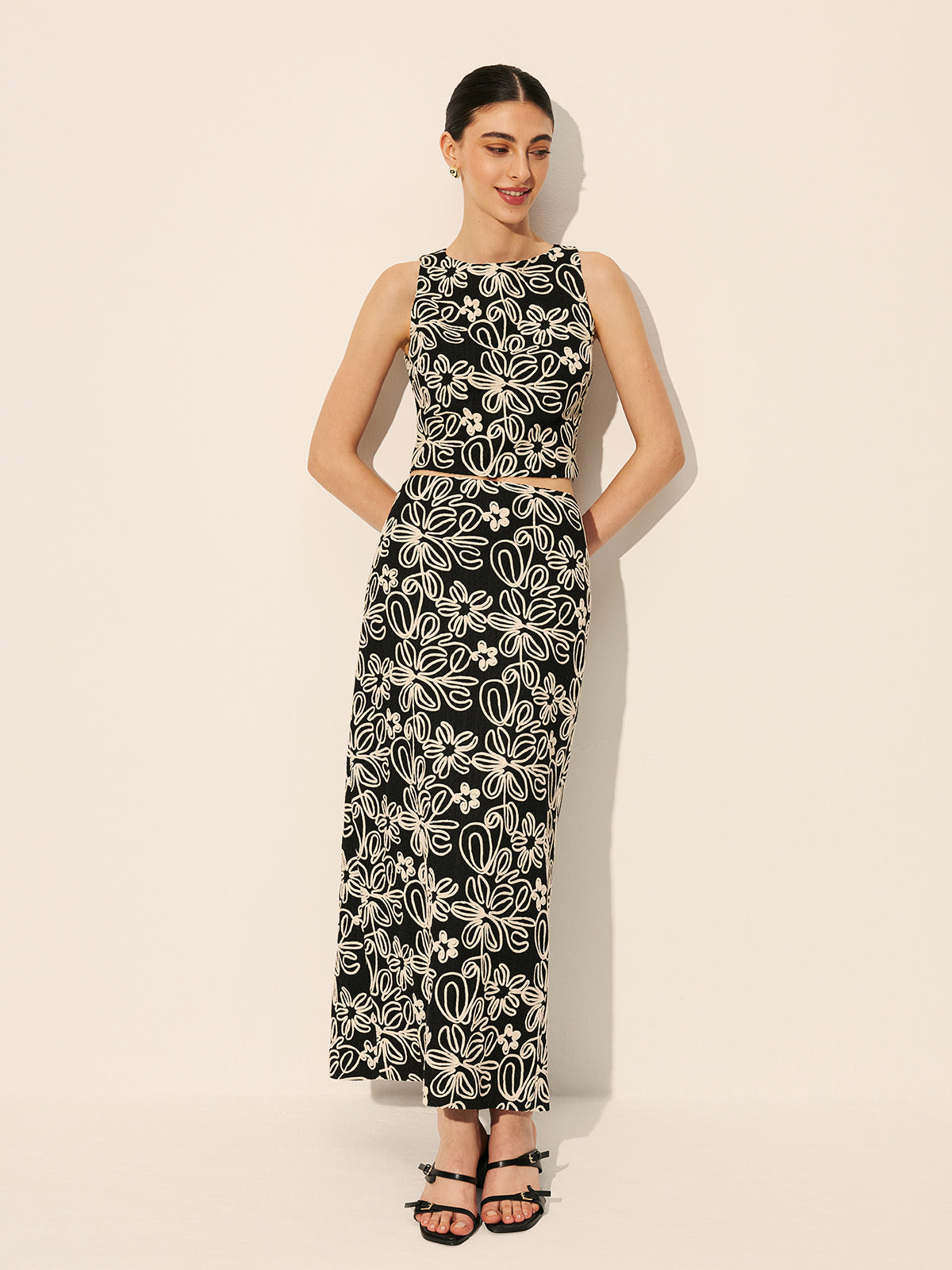 Nakışlı Çiçek Desenli Yırtmaçlı Etek