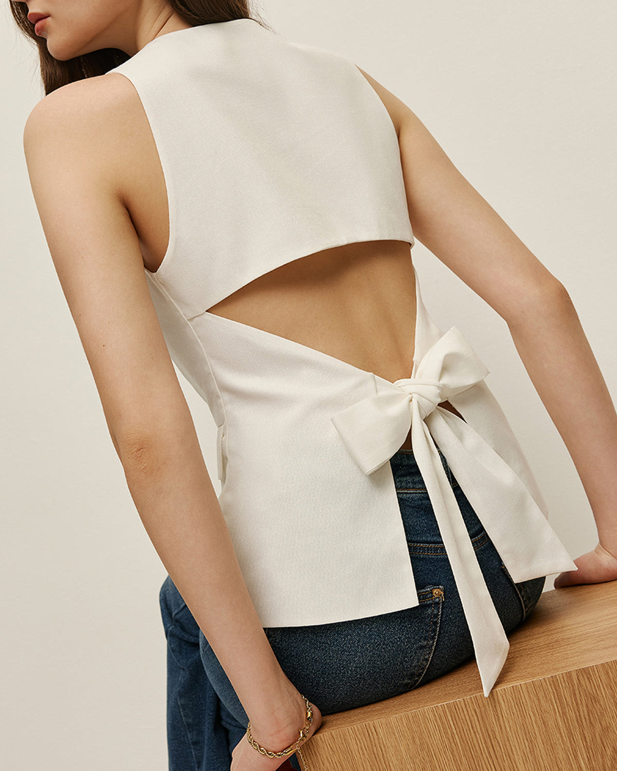 Fiyonk Detaylı Sırtı Açık Kolsuz Üst