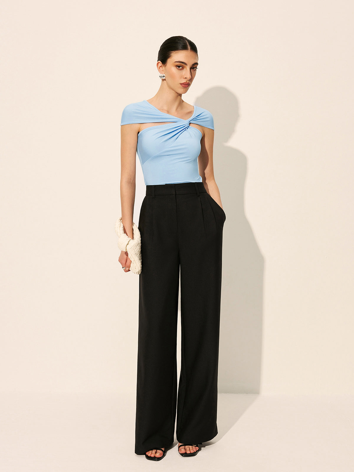 Büzgü Detaylı Asimetrik Üst