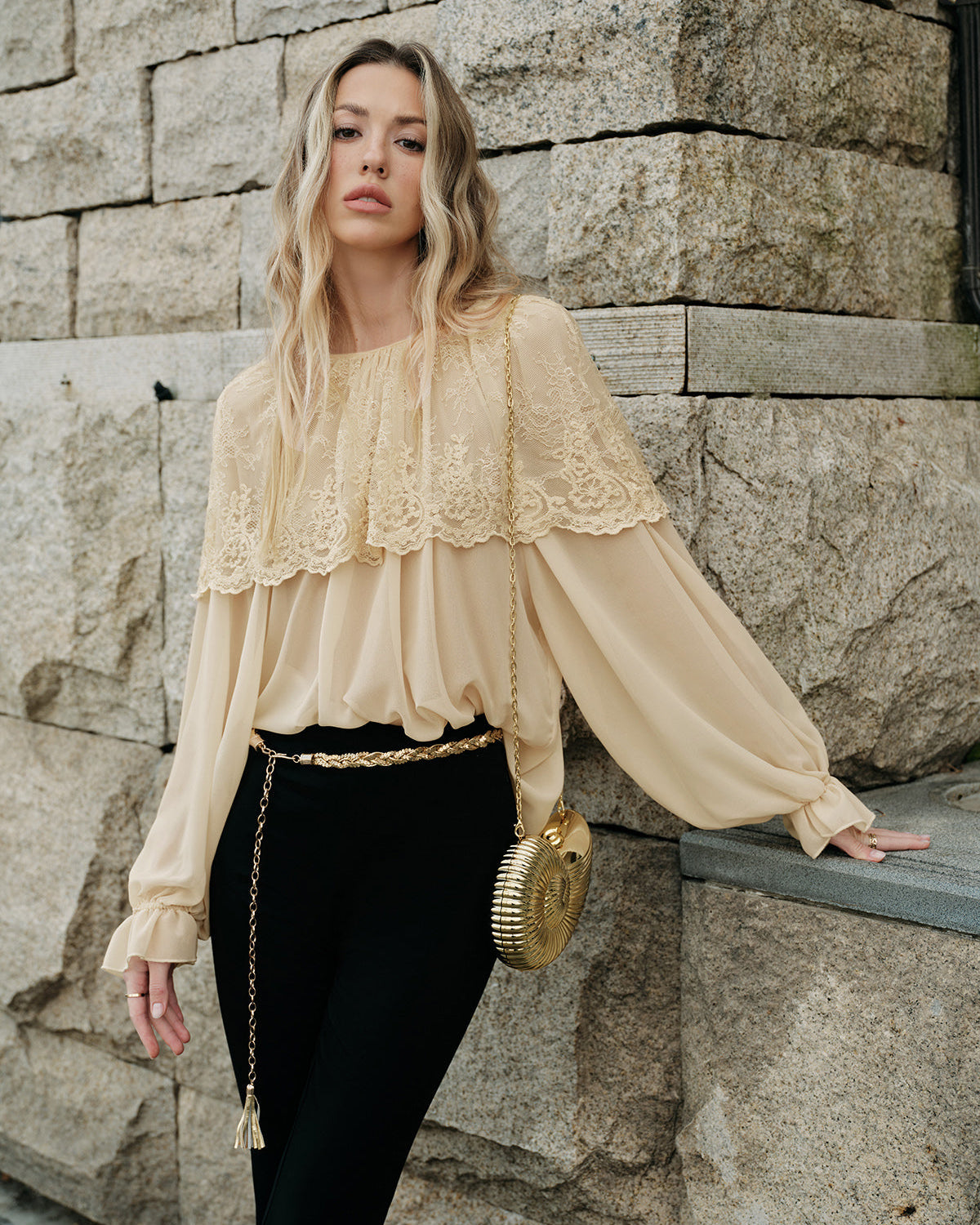 Yarı Şeffaf Dantel Detaylı Şifon Bluz