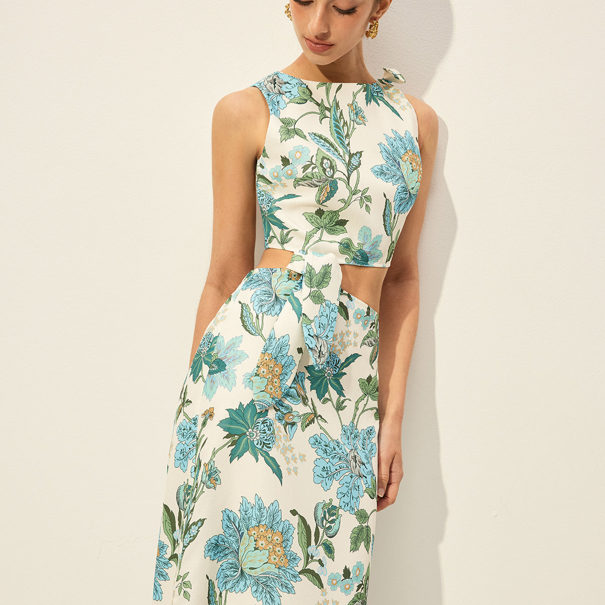 Çiçek Desenli Kesik Elbise