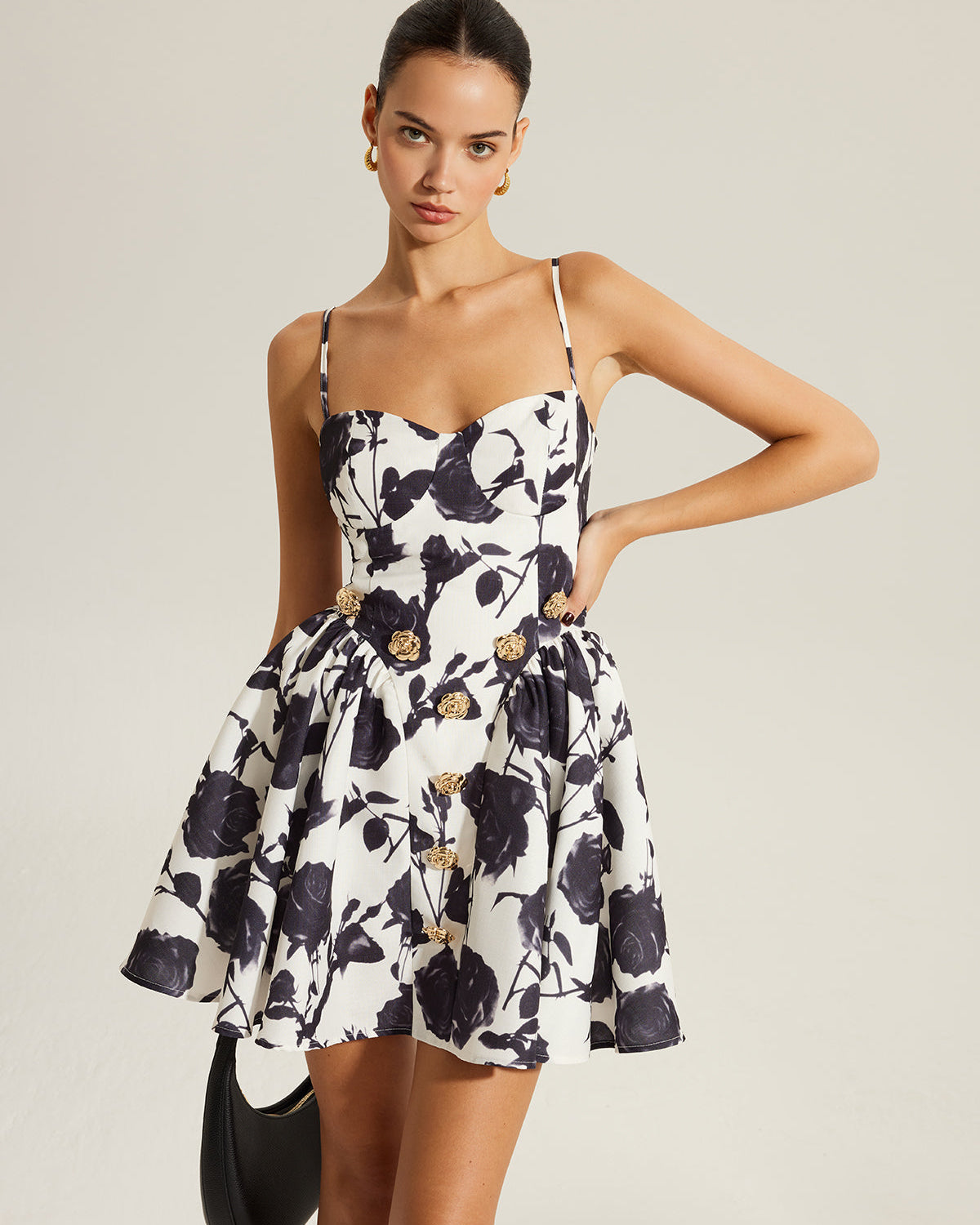Çiçek Desenli Metal Detaylı Fermuarlı Spagetti Askılı Elbise