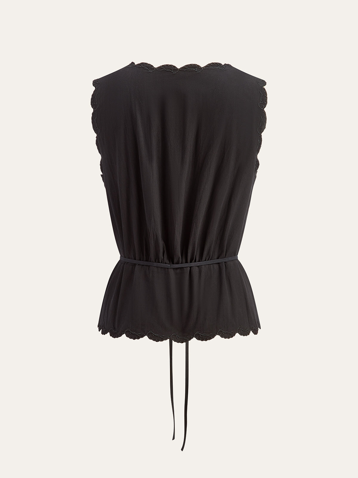 Dantel Detaylı Dalgalı Kenarlı Düğmeli Bluz