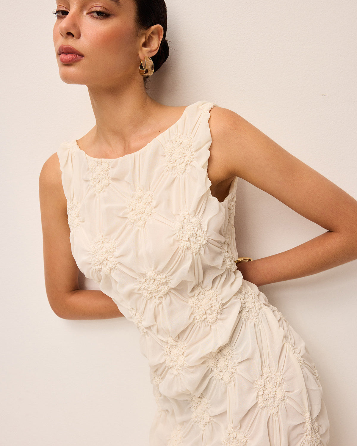 Zarif İşlemeli Yırtmaçlı Uzun Elbise