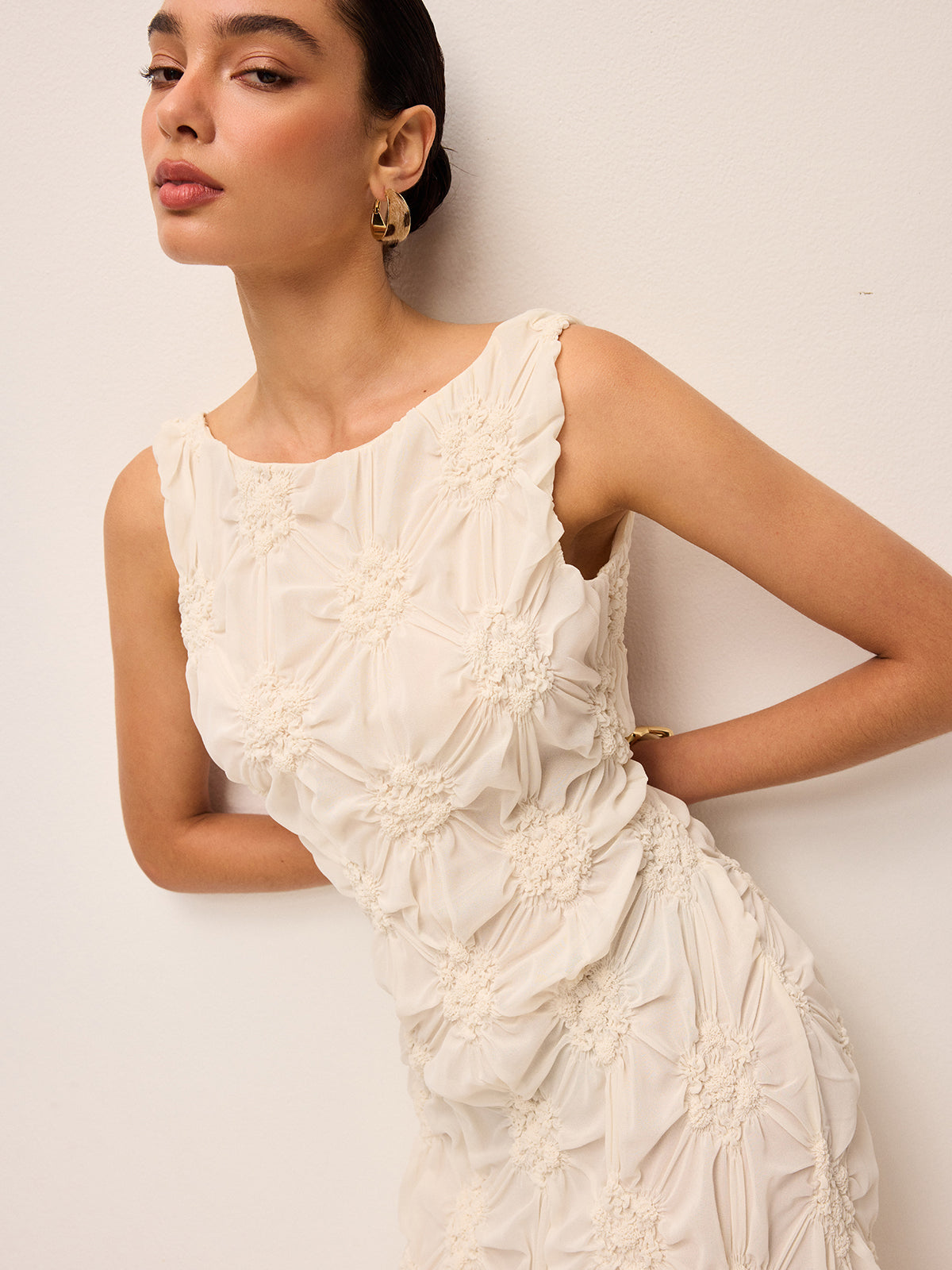 Zarif İşlemeli Yırtmaçlı Uzun Elbise