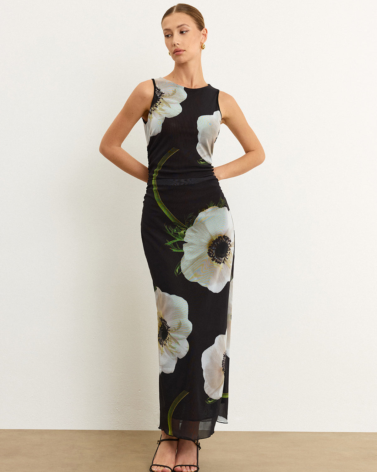 Şeffaf Çiçek Desenli Uzun Elbise