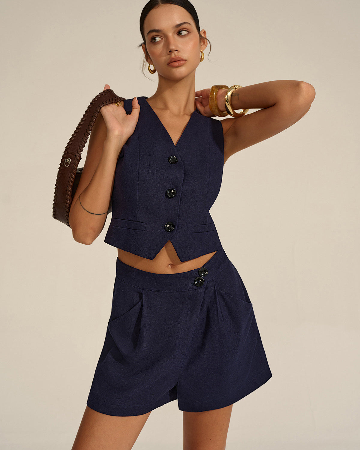 Kolsuz V Yaka Blazer Yelek ve Şort Takımı