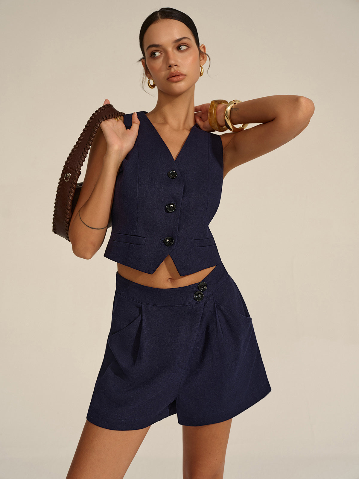 Kolsuz V Yaka Blazer Yelek ve Şort Takımı