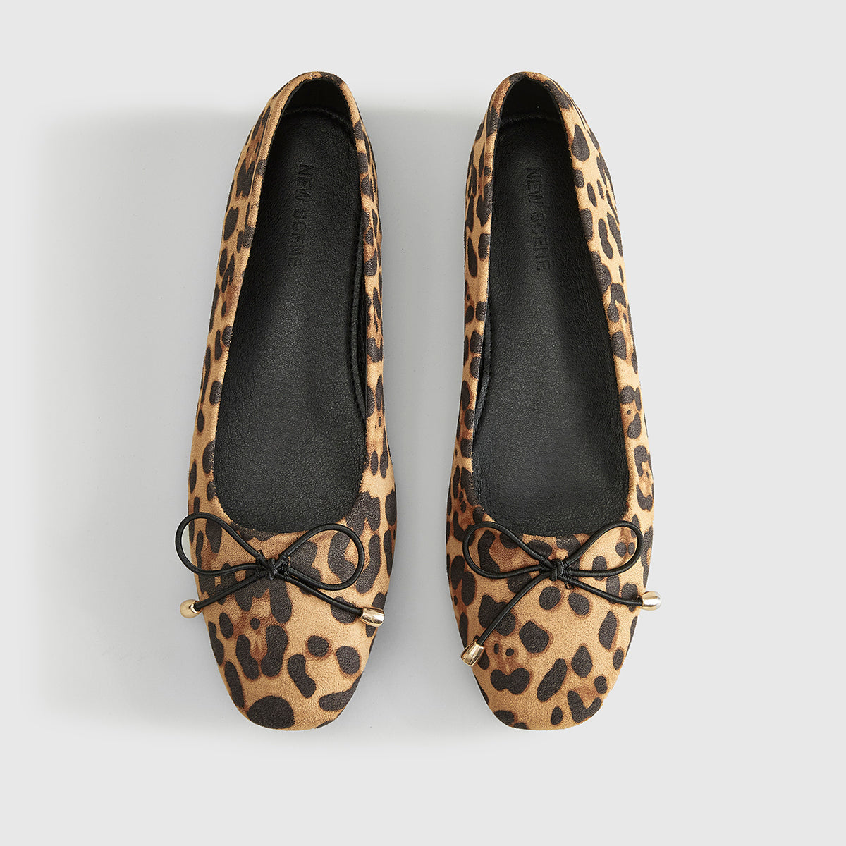 Fiyonk Detaylı Leopar Desenli Babet Ayakkabı