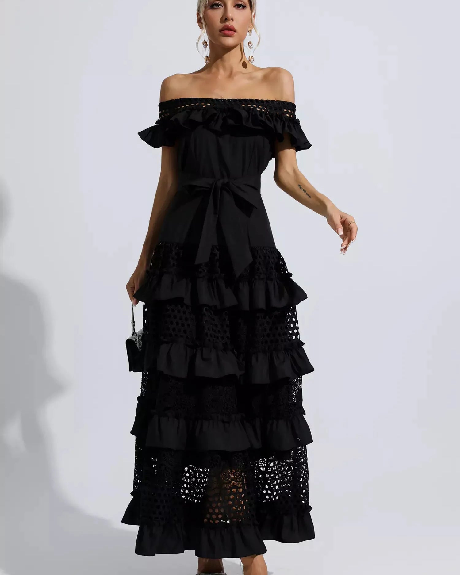 Colette Siyah Dantelli Dekolteli Uzun Elbise