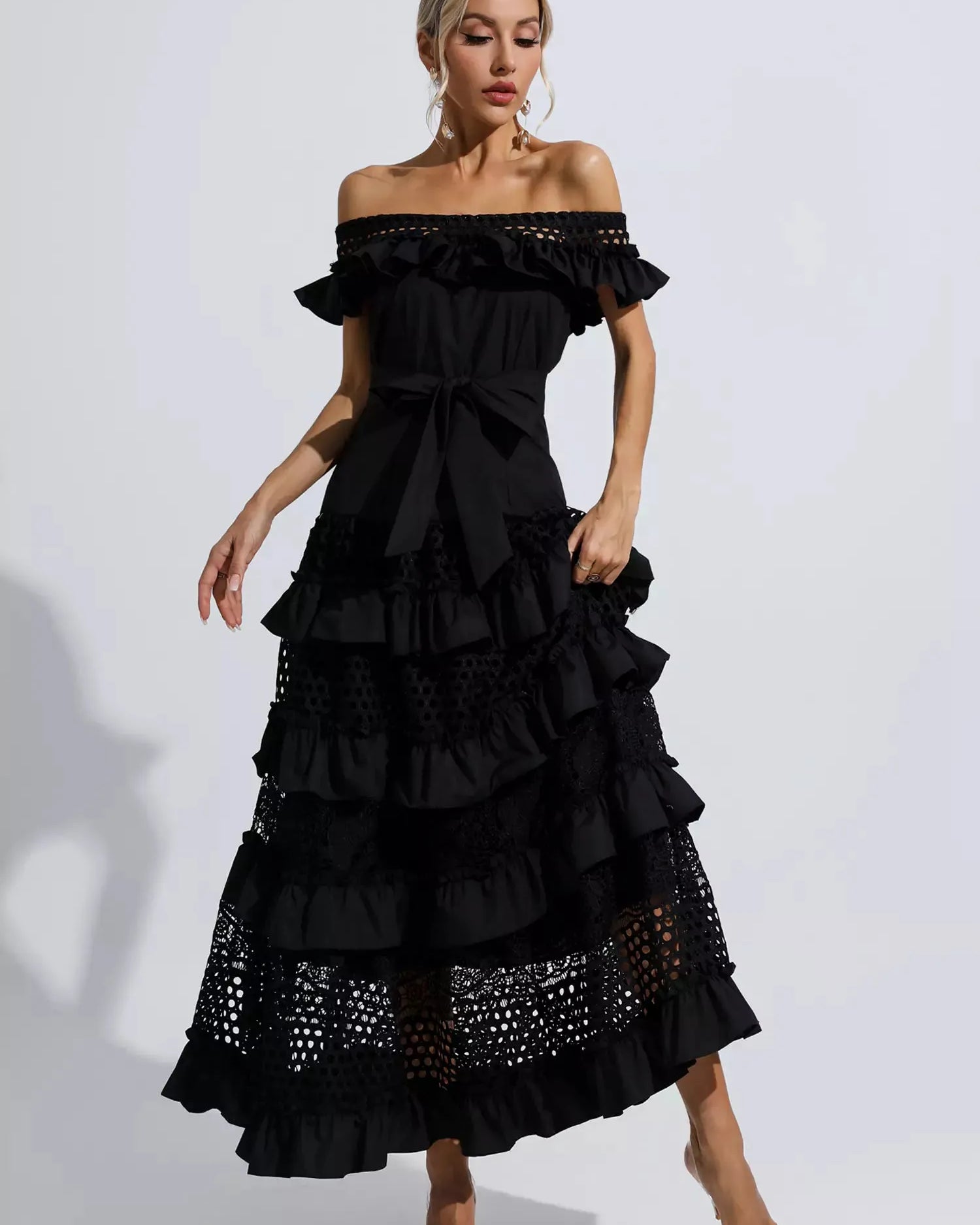 Colette Siyah Dantelli Dekolteli Uzun Elbise