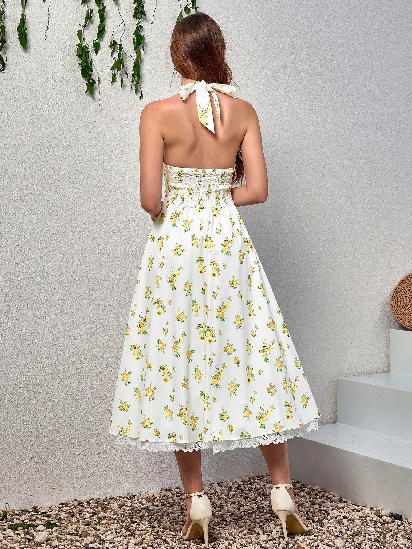 Dantel Detaylı Derin V Yaka Halter Çiçek Desenli Elbise