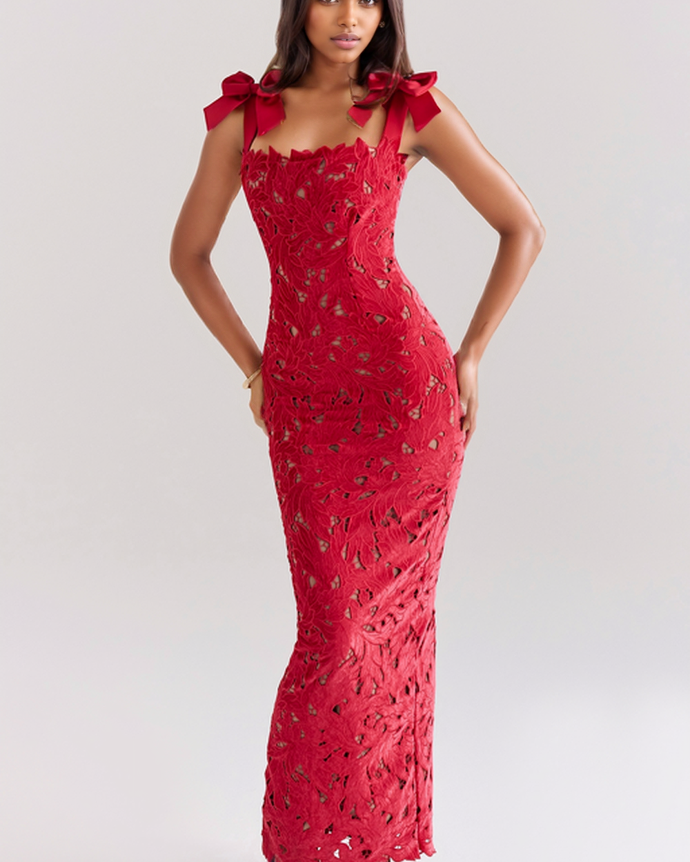 Veronica Fiyonk Askılı İşlemeli Dantel Maxi Elbise