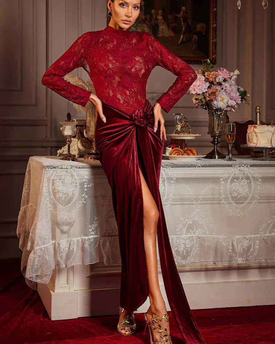 Hazel Çiçek Dantelli Bölünmüş Dantel Kadife Maxi Elbise